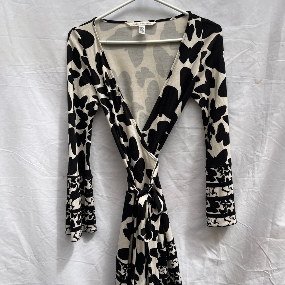 Diane Von Furstenberg Black and Cream Wrap Dress